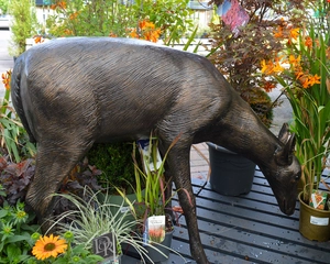 GRAZING DOE METAL ORNAMENT